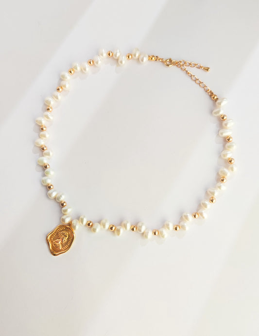 Queen card｜ pearl necklace